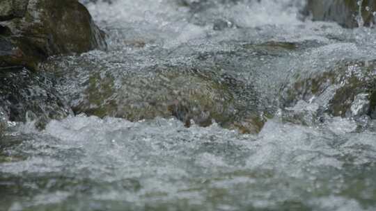 山涧流水