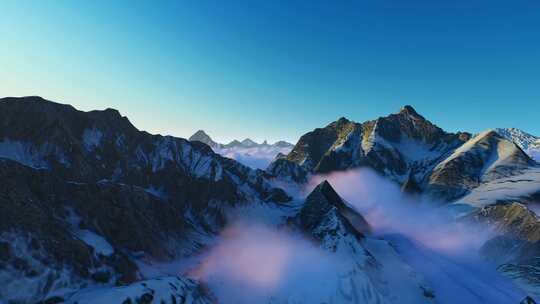 唯美雪山 雪山日出