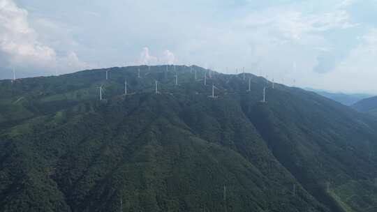 广西桂林兴安县山上的风力发电场