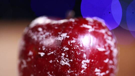 水果刀刮蛇果红苹果表面果蜡视频素材模板下载