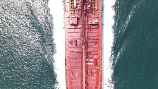 航拍海上超大型集装箱船视频素材模板下载