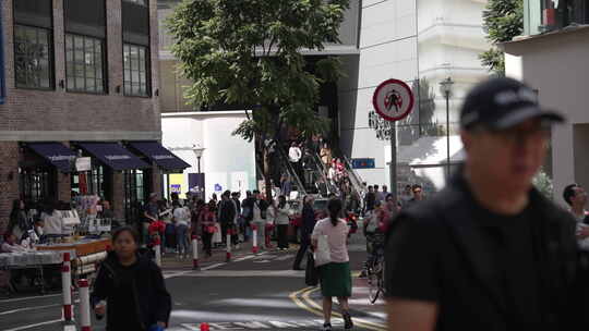 香港湾仔区行人过马路视频素材模板下载