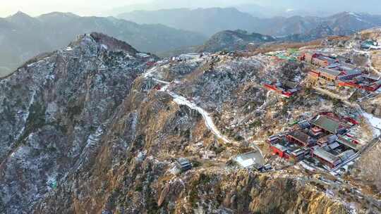 一场春雪后的泰山