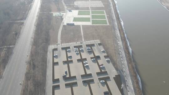 冬季的滨河体育场