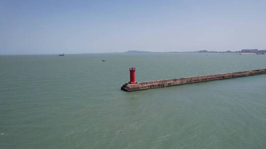 海上灯塔后飞海岸线