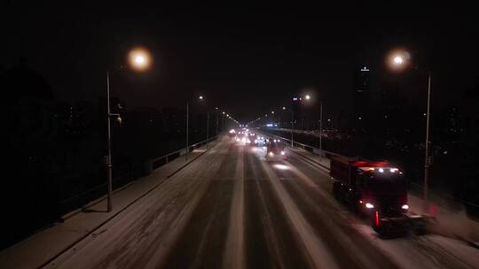 哈尔滨市江北雪天清雪车辆雪景