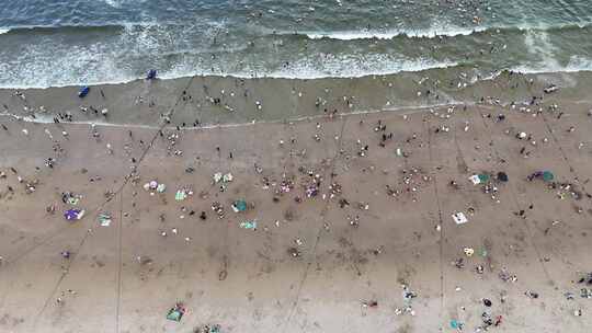 海边沙滩游玩人群南澳岛青澳湾航拍