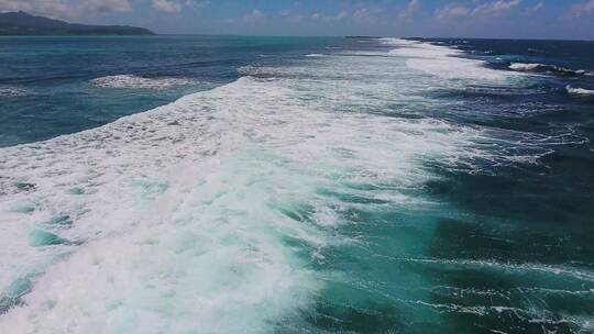 航拍大气磅礴的海浪视频素材模板下载