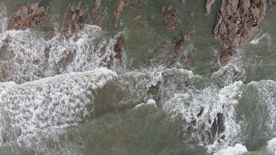 航拍大海波涛汹涌海浪礁石浪花