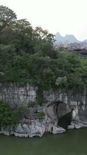 竖版航拍广西桂林漓江象鼻山5A景区