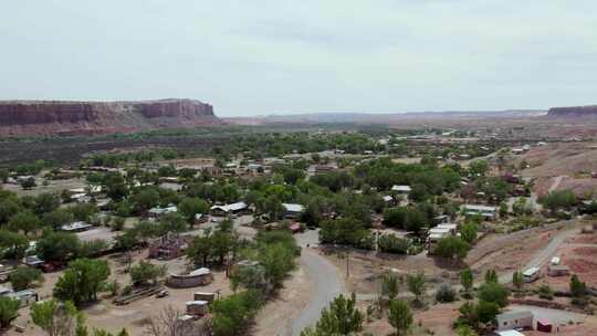 美国西南部沙漠中犹他州布拉夫小镇-天线视频素材模板下载