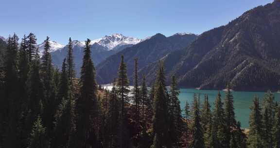 天山天池秋景航拍