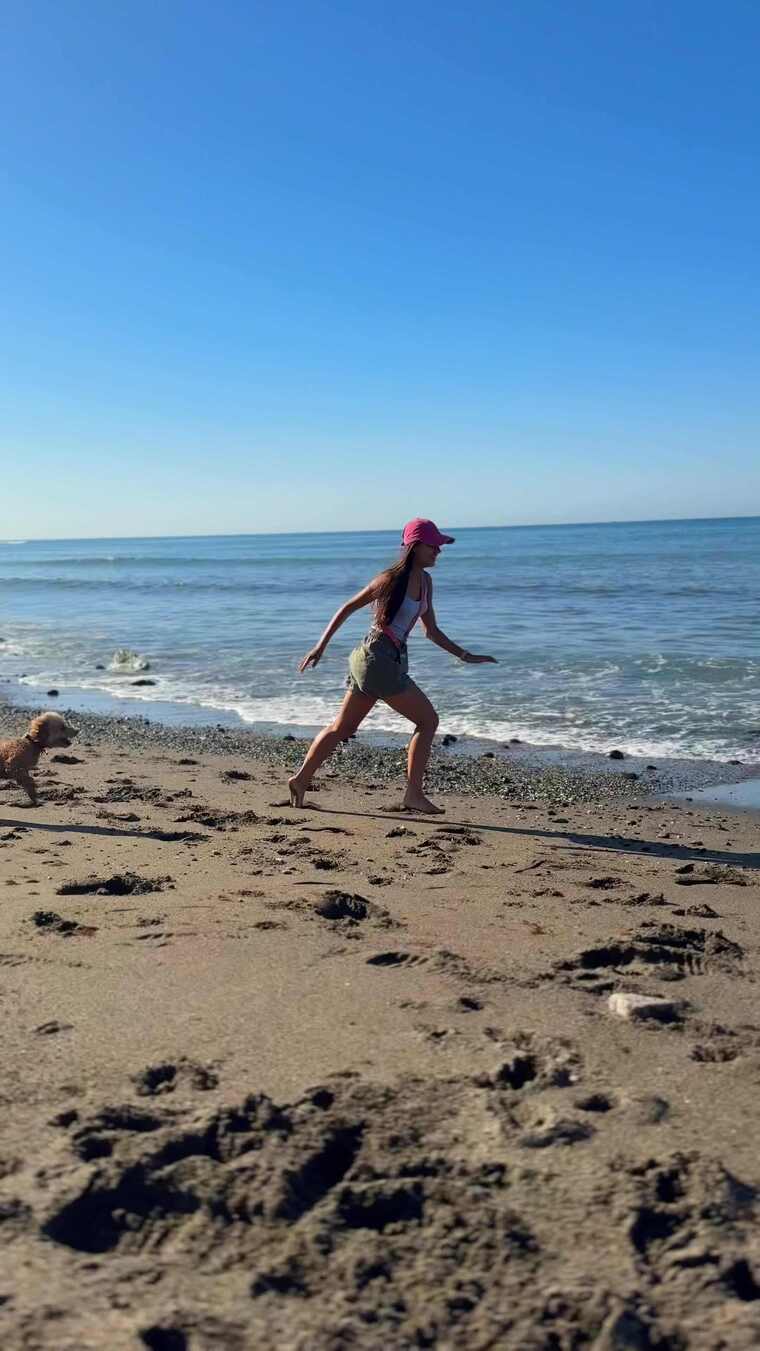 美好而快乐的一天在美丽的海滩享受美好的时