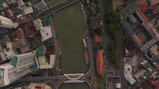 鸟瞰马尼拉城市景观和河流，展示城市建筑道