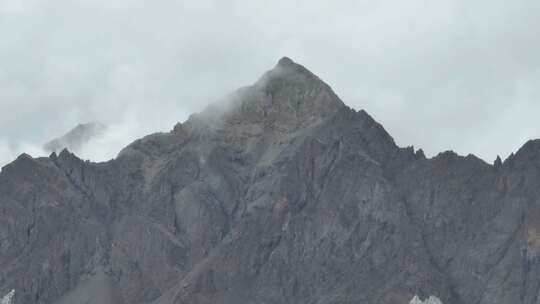 航拍四川阿坝小金大哇梁子主峰风光