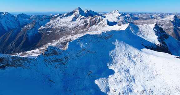 航拍川西高原达古冰川冬日风景壮丽雪山