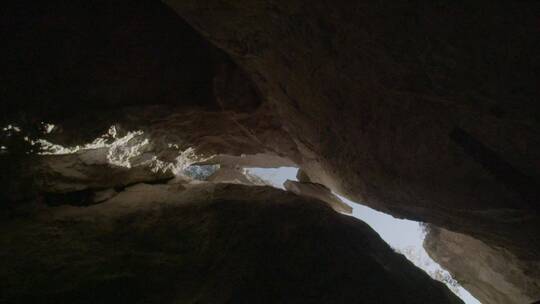 走进古人类洞穴LOG视频素材