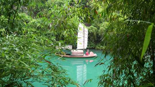 湖北宜昌旅游5A级三峡人家景区直播的游船