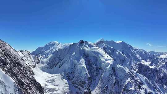 航拍川西横断山脉多戈隆巴雪山冰川风光