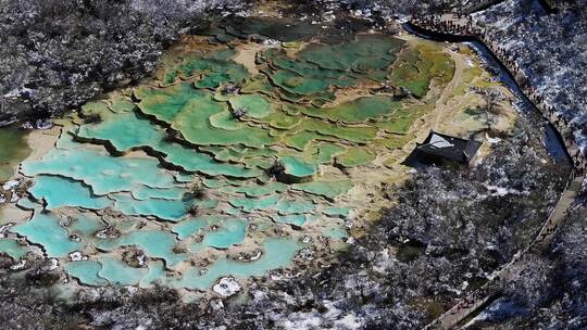 四川阿坝州黄龙秋色网红瑶池高空航拍