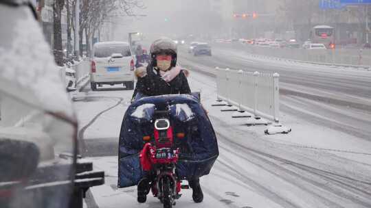 北方暴雪交通