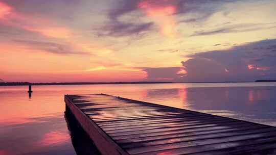 湖边栈道、夕阳美景