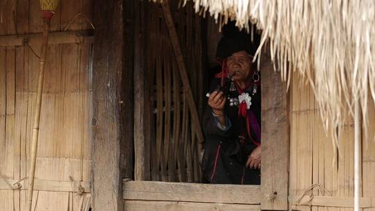 翁丁原始部落少数民族佤族妇女视频素材模板下载