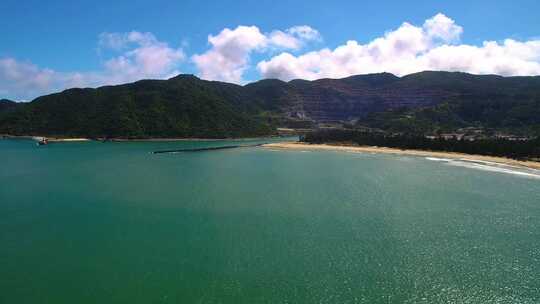 航拍三亚后海皇后湾冲浪及海棠湾海岛海浪