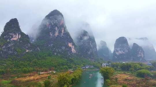 航拍春天广西桂林阳朔遇龙河竹筏漂流