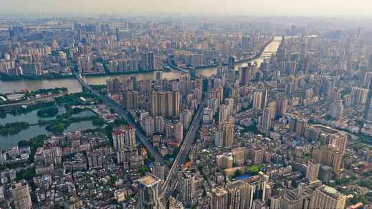 俯瞰视角下的城市全景
