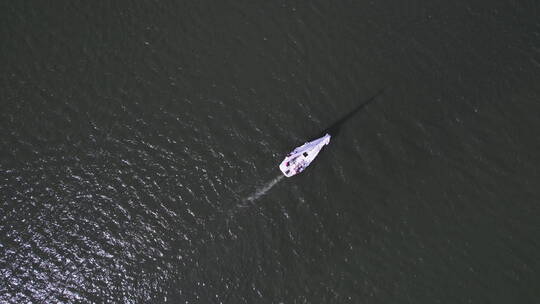 4K航拍上海临港滴水湖帆船基地