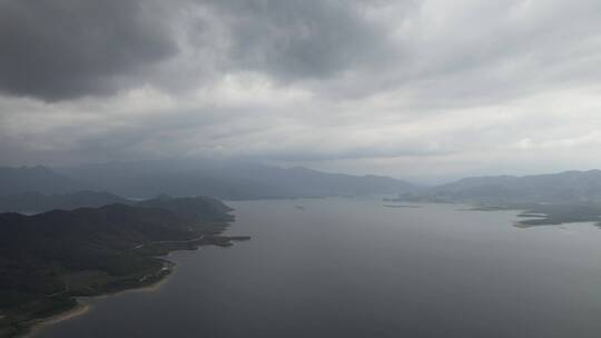 横移山峦河流C