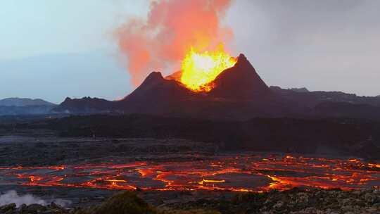 火山喷发岩浆涌动实拍