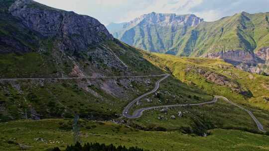 法国比利牛斯山，乡村，树木，绿色