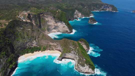 努沙佩尼达岛的山地海岸线印度尼西亚的惊人