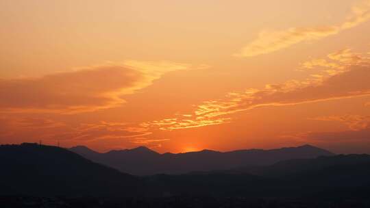 山日出延时山峰天空山脉群山远山太阳升起来