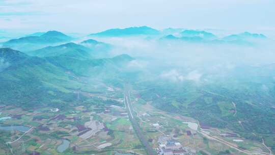 雨后云海群山山雾云海航拍