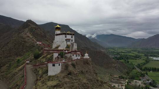 西藏山南市雍布拉康寺庙建筑风光航拍视频素材模板下载