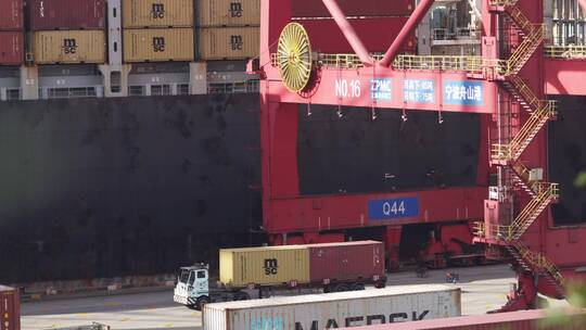 宁波北仑货运码头集装箱堆场视频素材模板下载