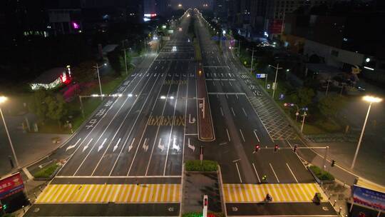 航拍凌晨的城市道路