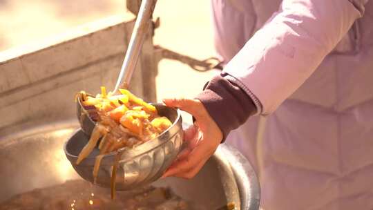 盛菜镜头 大锅菜 烩菜 农村 烟火气