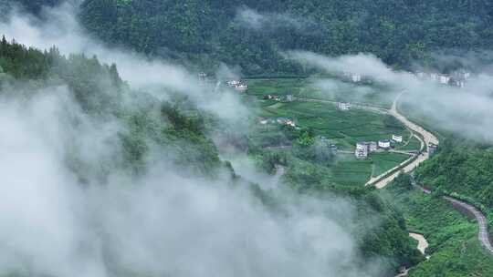 航拍雨后山村云雾 4k 超清素材