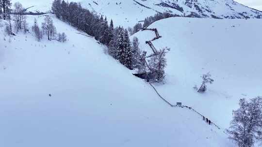 航拍新疆雪山风光