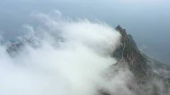 长城雨后云海翻滚震撼大气