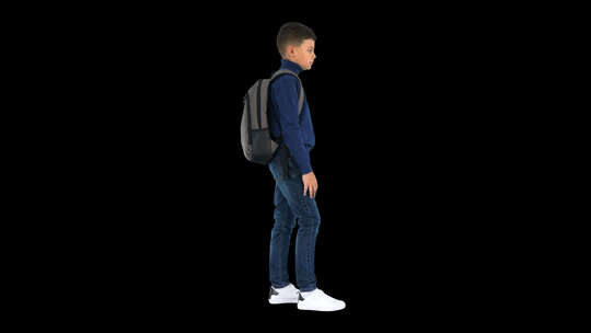背着背包站在马球脖子上的男孩，阿尔法频道视频素材模板下载