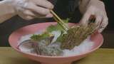 日本料理拼盘刺身制作高清在线视频素材下载