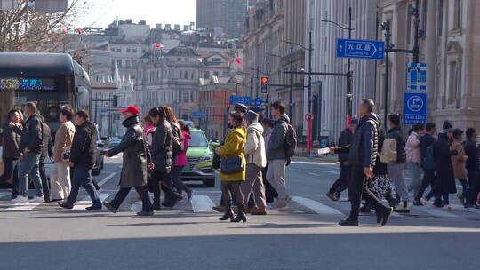 城市街道行人脚步视频素材模板下载