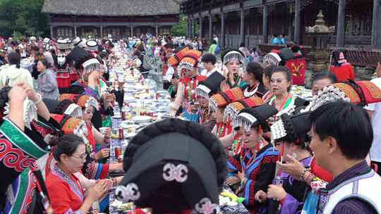 长桌宴席-彝族敬酒-载歌载舞-民族节日