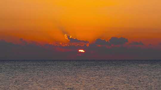 海上日出美景，