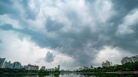 广西首府绿城南宁南湖公园延时暴风雨来临